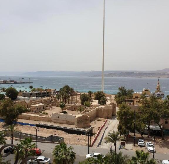 اتاق خانوادگی با چشمانداز دریا, Yafko