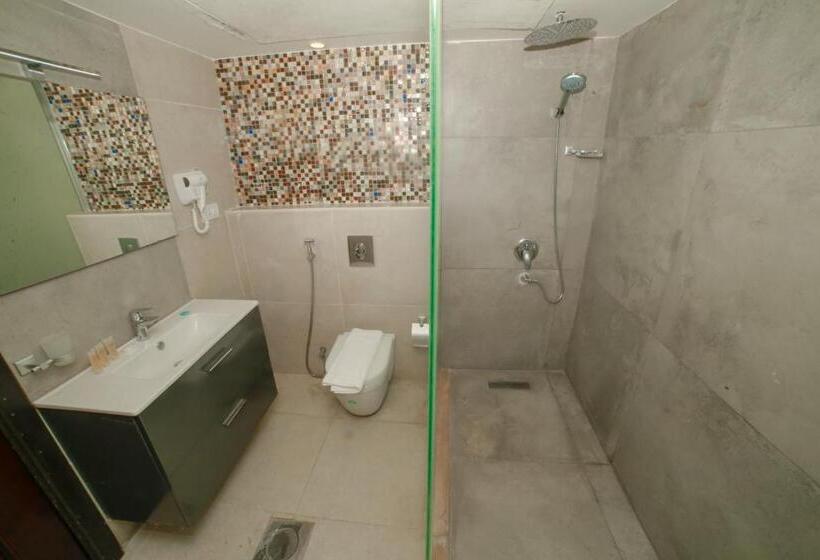 اتاق خانوادگی با چشمانداز دریا, Yafko