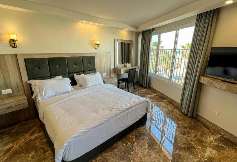 اتاق خانوادگی با چشمانداز دریا, Yafko