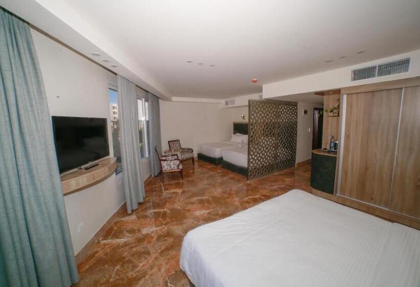 اتاق خانوادگی با چشمانداز دریا, Yafko