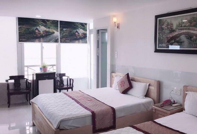 اتاق لوکس, Hoang Son