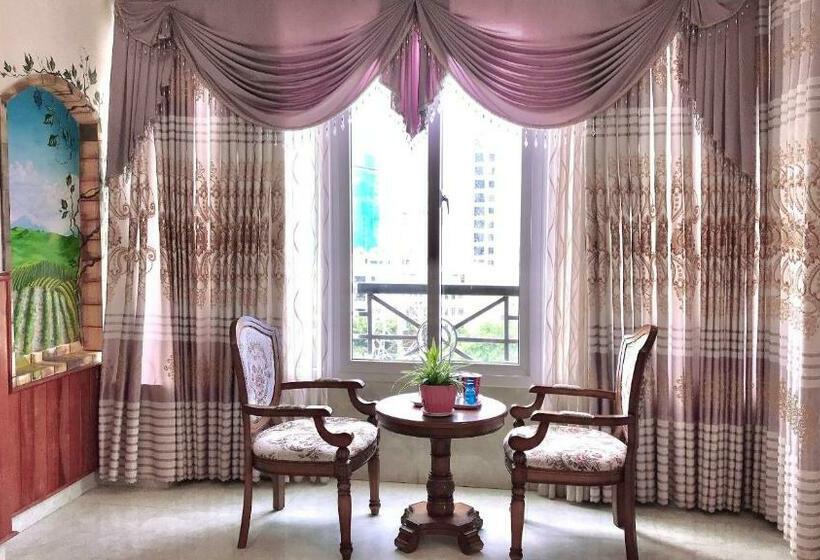 اتاق لوکس, Hoang Son