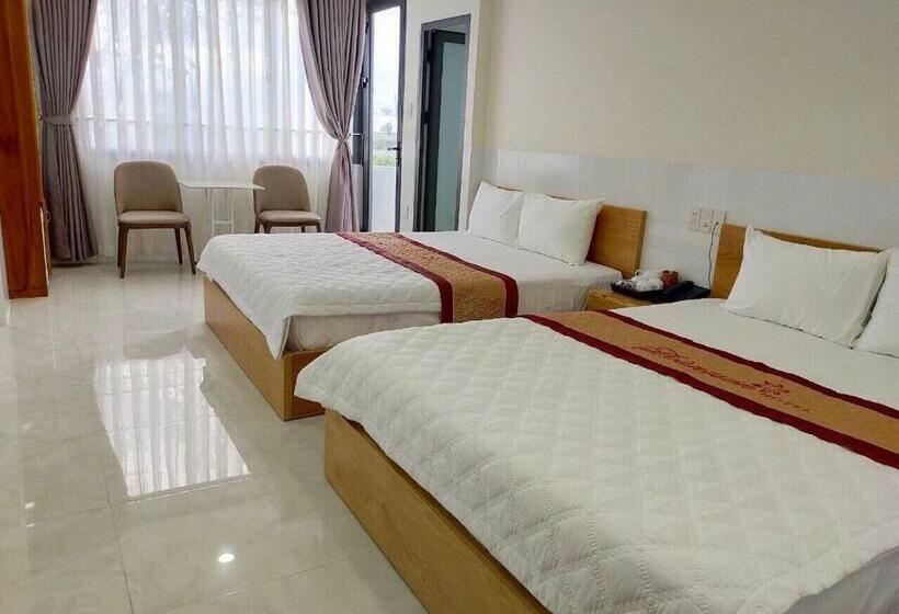 اتاق لوکس, Hoang Son