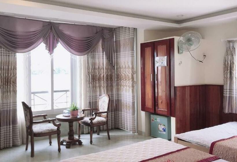 اتاق لوکس, Hoang Son