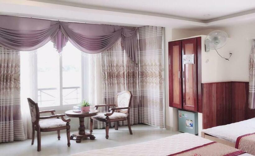 اتاق لوکس, Hoang Son