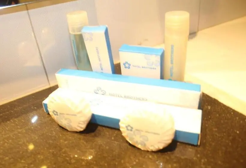 Standard Værelse, Brothers Biru Solo Baru