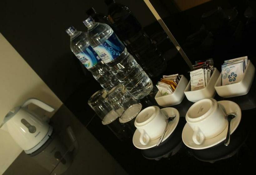 豪华房间, Brothers Biru Solo Baru