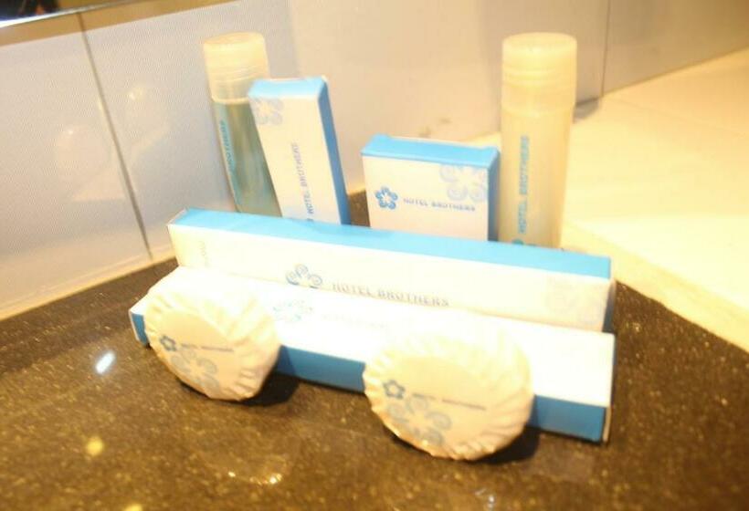 Deluxe Room, Brothers Biru Solo Baru