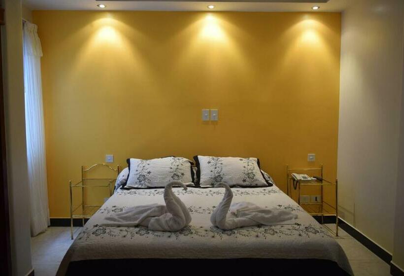 스탠다드 트리플 룸, De Las Artes