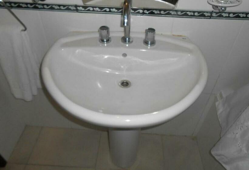 스탠다드 트리플 룸, De Las Artes