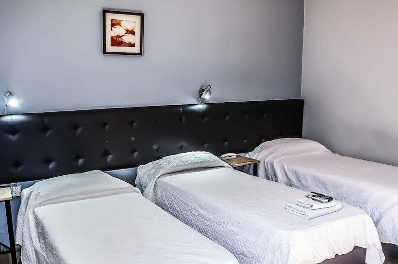 חדר סטנדרט לשלושה, Sienna