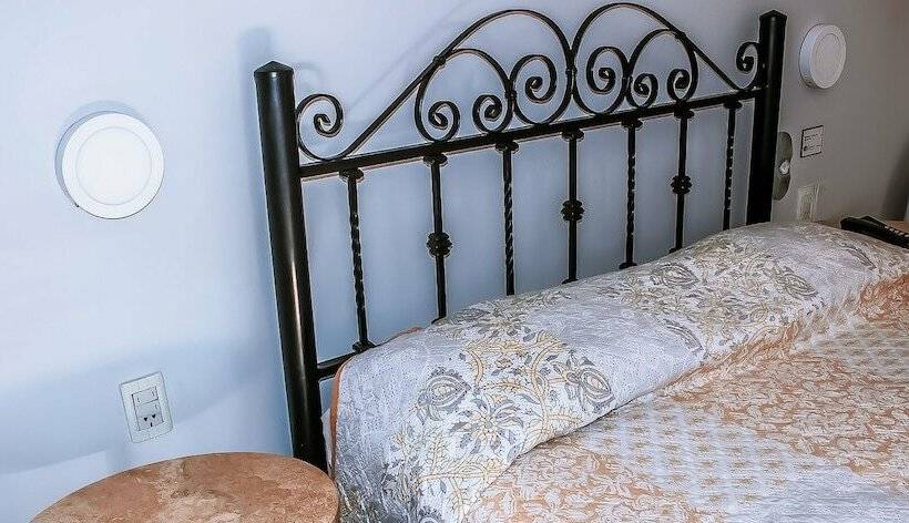 חדר סטנדרט לשלושה, Sienna