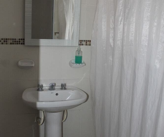 חדר סטנדרט לשלושה, Sienna