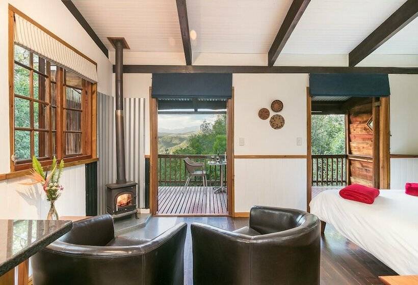 كابينة, Moon Shine On Whiskey Creek