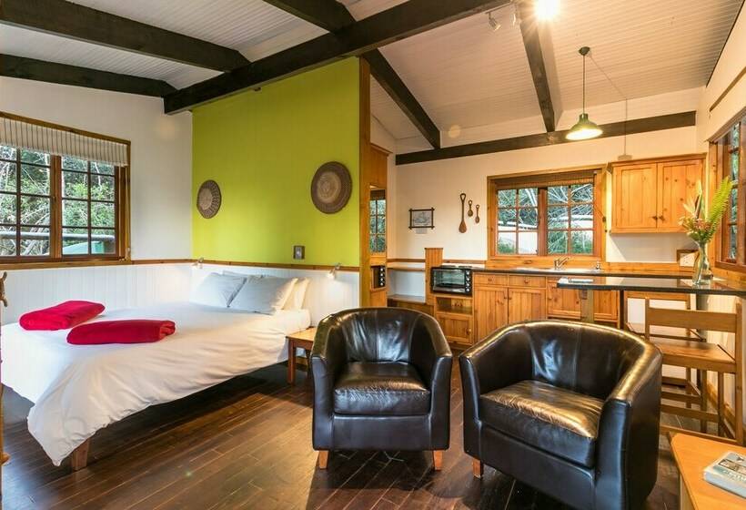 كابينة, Moon Shine On Whiskey Creek