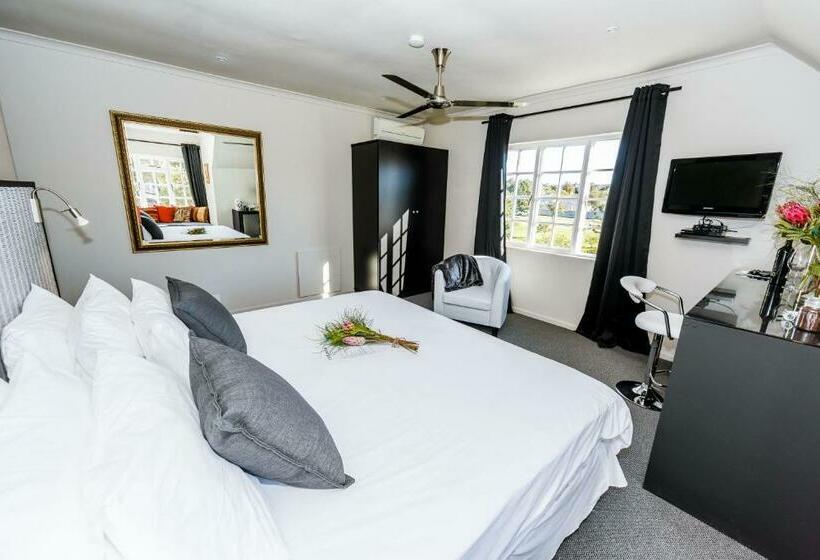 이그제큐티브 트리플, Le Petit Chateau Guest House