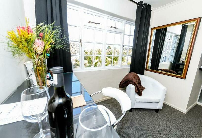 이그제큐티브 스위트, Le Petit Chateau Guest House