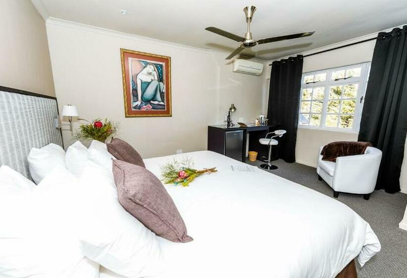Президентский Люкс, Le Petit Chateau Guest House