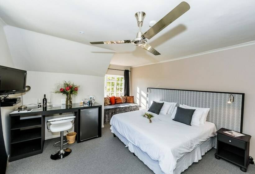 이그제큐티브 트리플, Le Petit Chateau Guest House