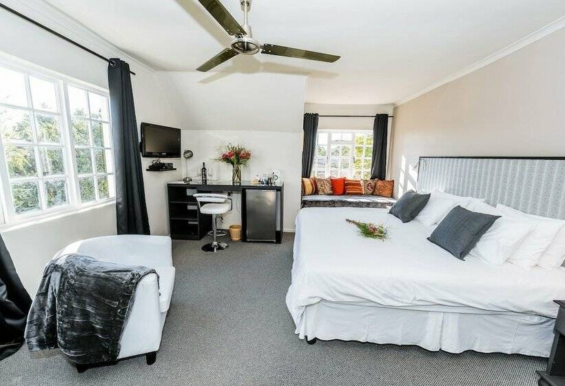 이그제큐티브 트리플, Le Petit Chateau Guest House