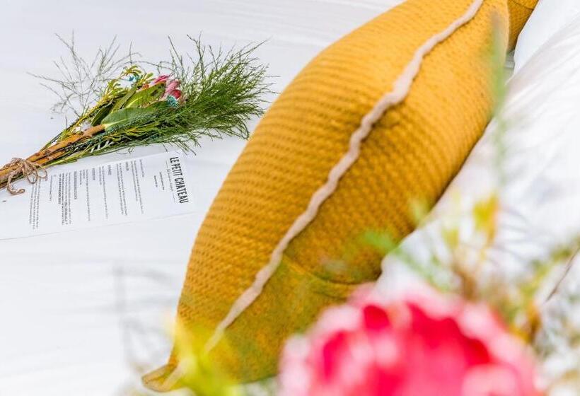 스위트 킹사이즈 침대, Le Petit Chateau Guest House