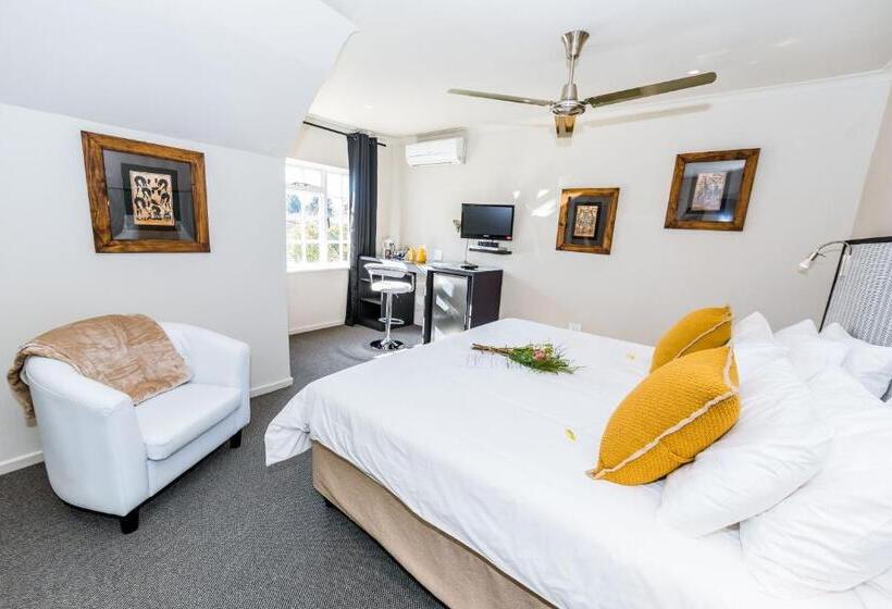 스위트 킹사이즈 침대, Le Petit Chateau Guest House