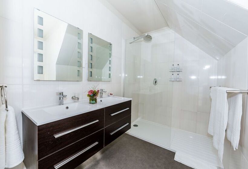 Люкс Кровать Кинг, Le Petit Chateau Guest House