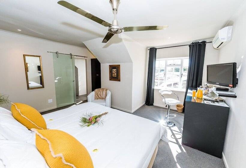 스위트 킹사이즈 침대, Le Petit Chateau Guest House