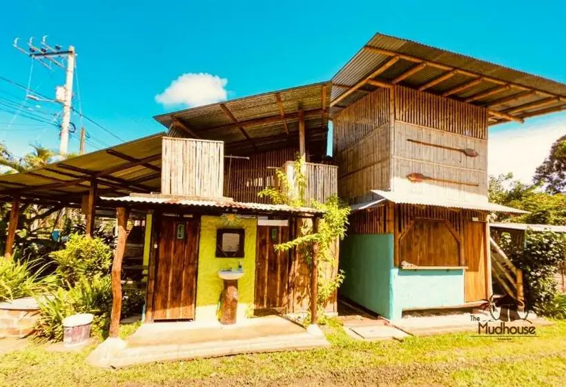エコノミールーム, The Mudhouse Hostel Mompiche