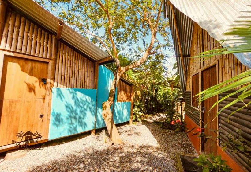 اتاق استاندارد, The Mudhouse Hostel Mompiche