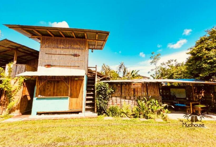 اتاق اکونومی, The Mudhouse Hostel Mompiche