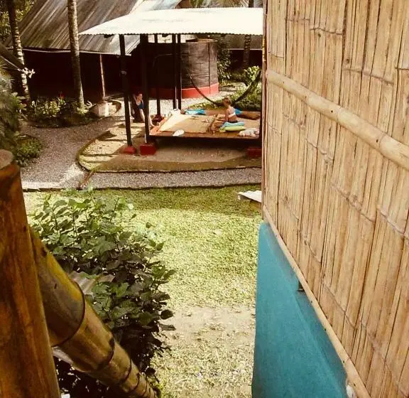 エコノミールーム, The Mudhouse Hostel Mompiche