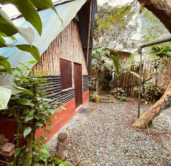 اتاق استاندارد, The Mudhouse Hostel Mompiche