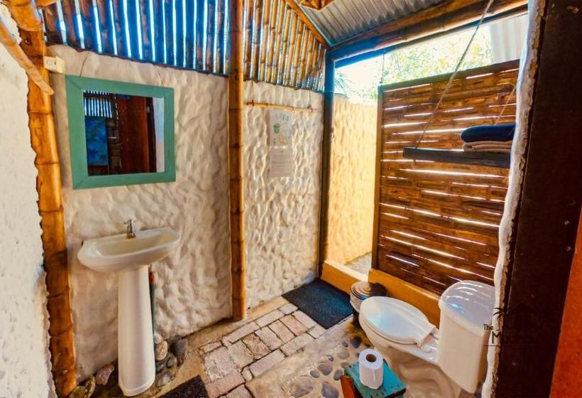 اتاق استاندارد چهار تخته, The Mudhouse Hostel Mompiche