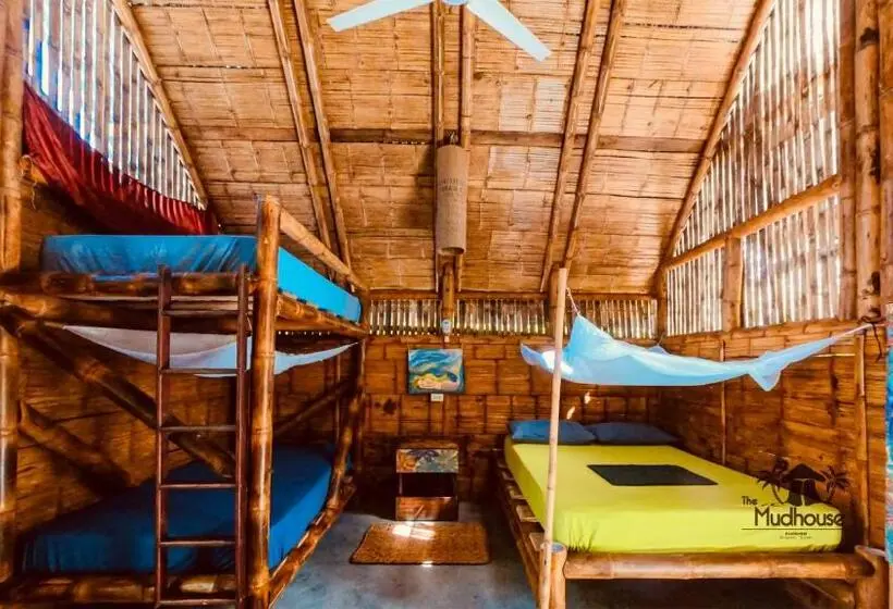 スタンダード4人部屋, The Mudhouse Hostel Mompiche