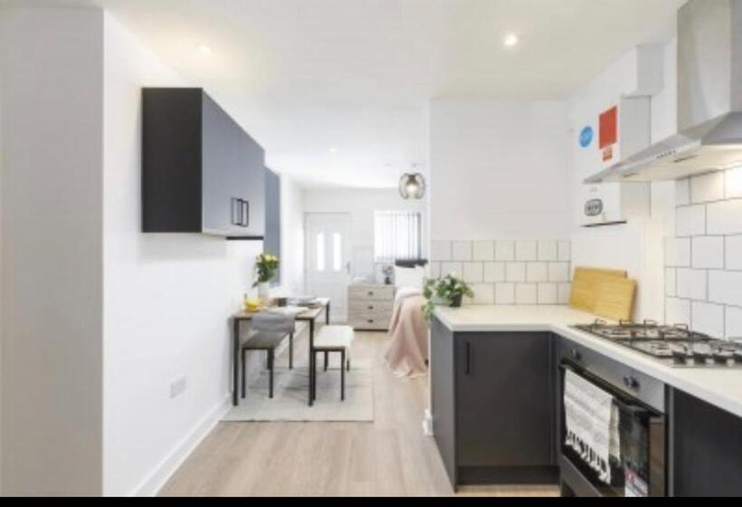 إستوديو قياسى, The Residency Rooms Liverpool