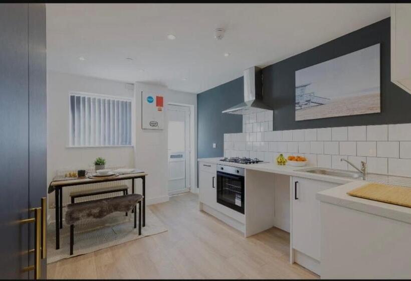 إستوديو قياسى, The Residency Rooms Liverpool