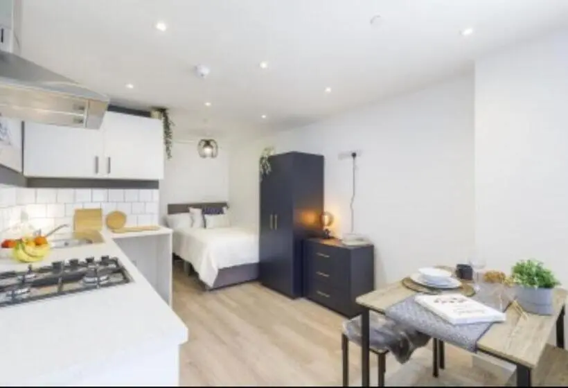 スタンダードスタジオ, The Residency Rooms Liverpool