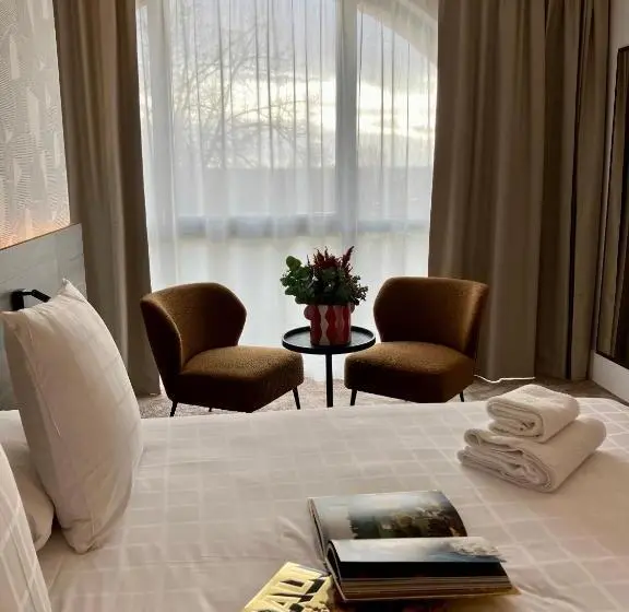身障者適用スタンダードルーム, Dali Hôtel Montauban