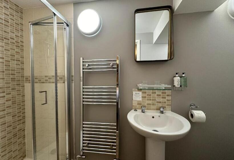 스탠다드 룸, The Lobster