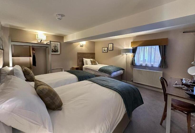 스탠다드 트리플 룸, The Lobster