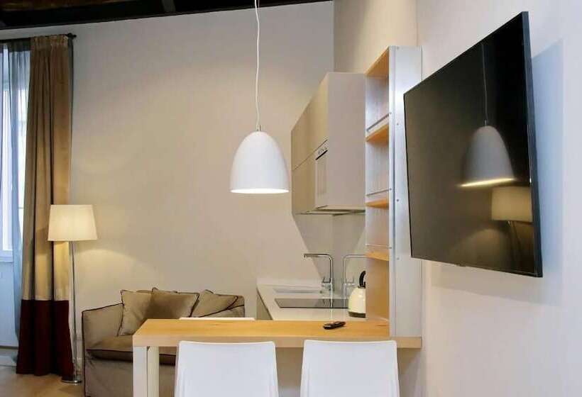 סטודיו משפחתי, Monti Panisperna Suites