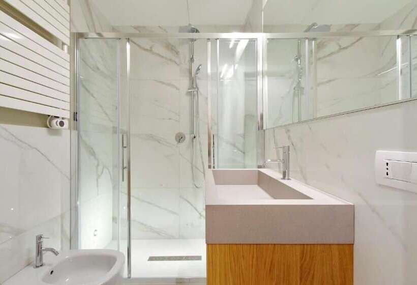 סטודיו משפחתי, Monti Panisperna Suites