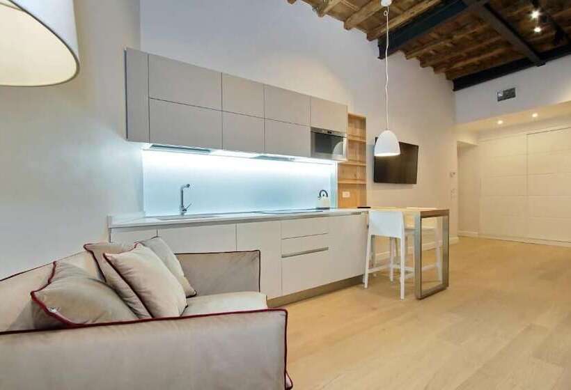 סטודיו משפחתי, Monti Panisperna Suites