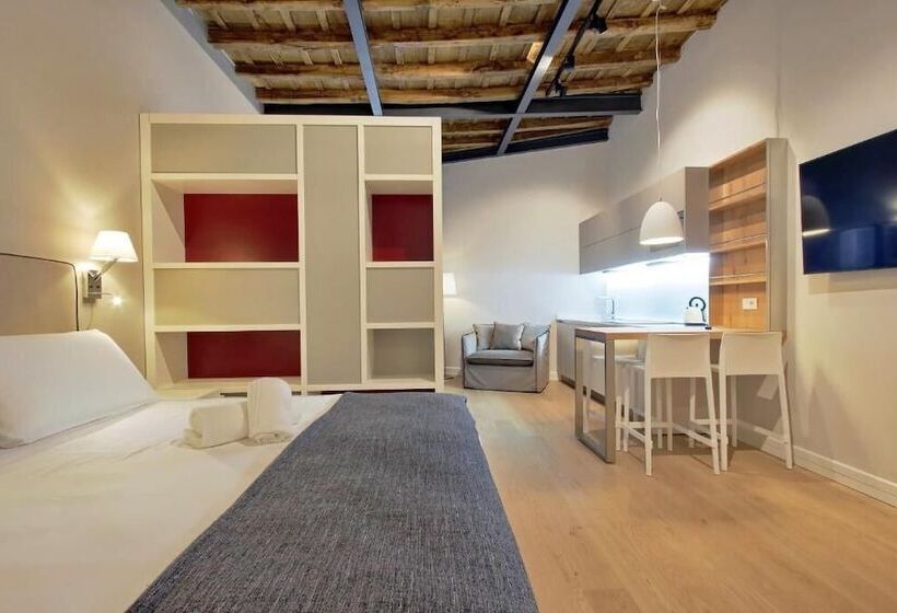 סטודיו משפחתי, Monti Panisperna Suites