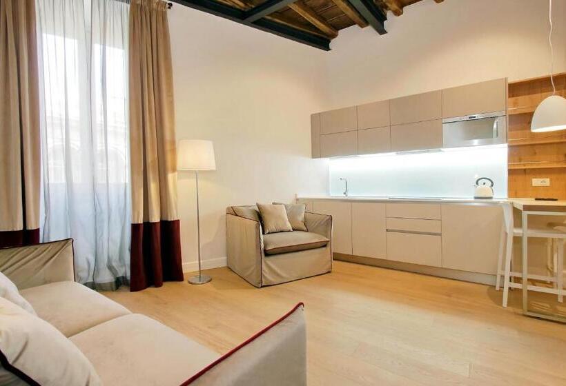 סטודיו משפחתי, Monti Panisperna Suites