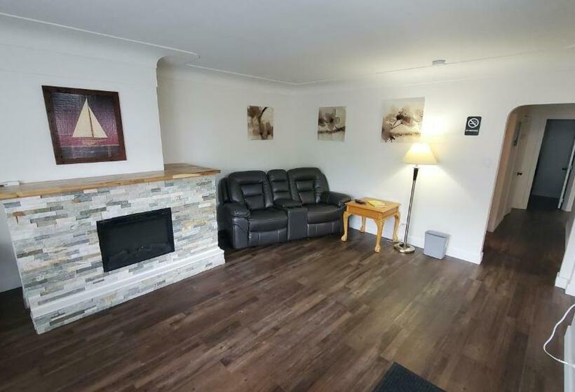 Люкс, Harbour Light Motel