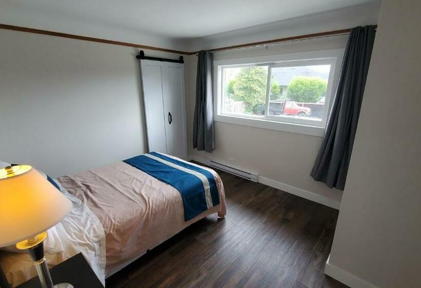 Люкс, Harbour Light Motel