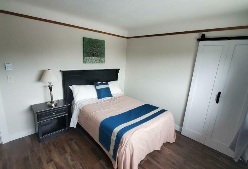 Люкс, Harbour Light Motel