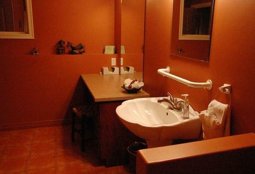 اتاق لوکس سه تخته, A Vacation Paradise At Quail Ridge B&b